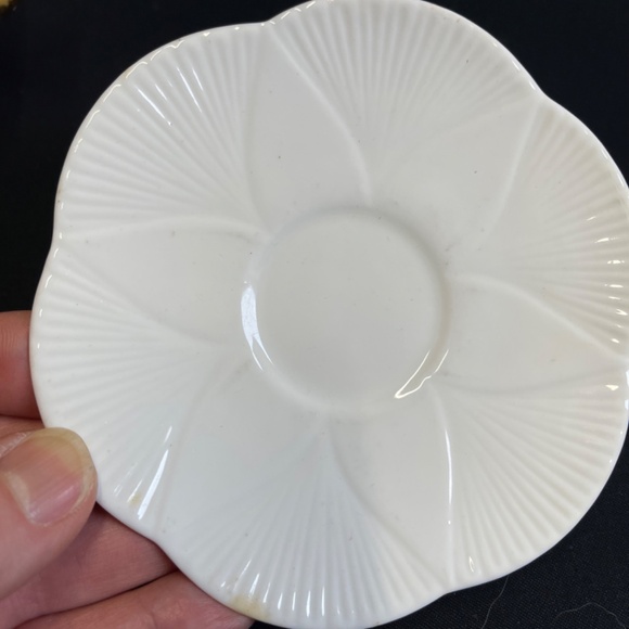 Classic White Shelley Dainty Tea Cups & Saucers - Picture 4 of 10